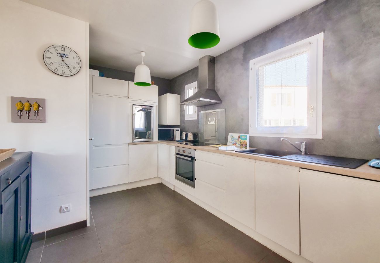 House in Saint-Martin-de-Ré - House with pool for 4 adults and 2 children