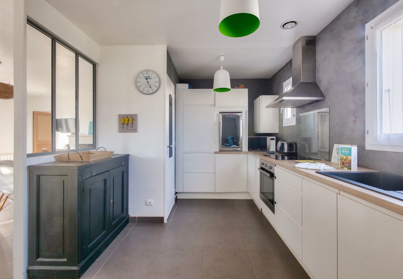 House in Saint-Martin-de-Ré - House with pool for 4 adults and 2 children