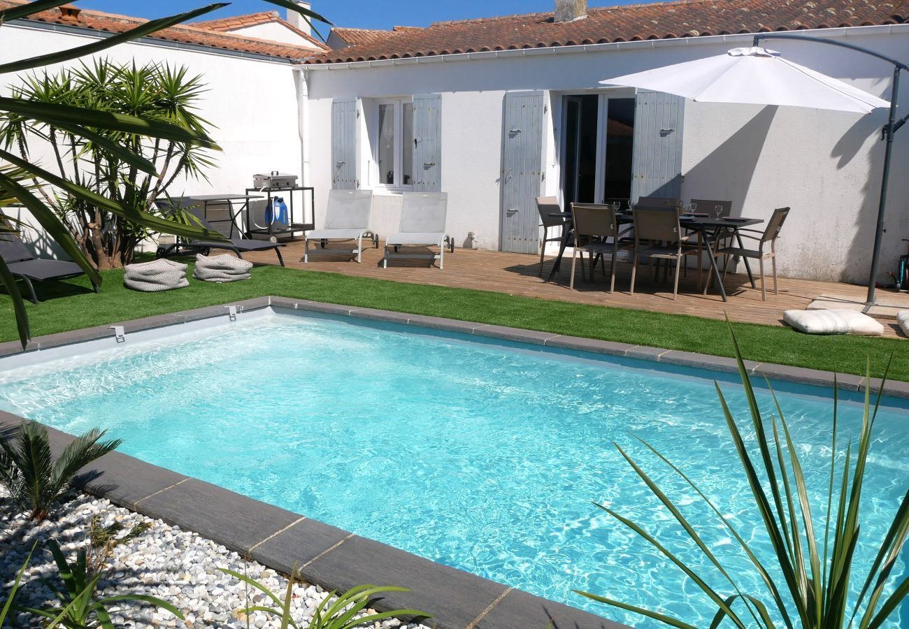 House in Saint-Martin-de-Ré - House with pool for 4 adults and 2 children