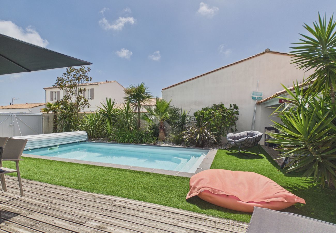 House in Saint-Martin-de-Ré - House with pool for 4 adults and 2 children