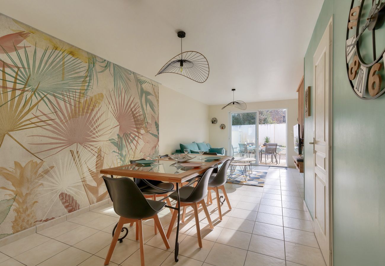 House in Les Sables-d´Olonne - Modern 2-bedroom house with shared pool