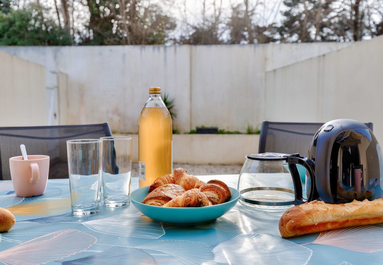 House in Les Sables-d´Olonne - Modern 2-bedroom house with shared pool