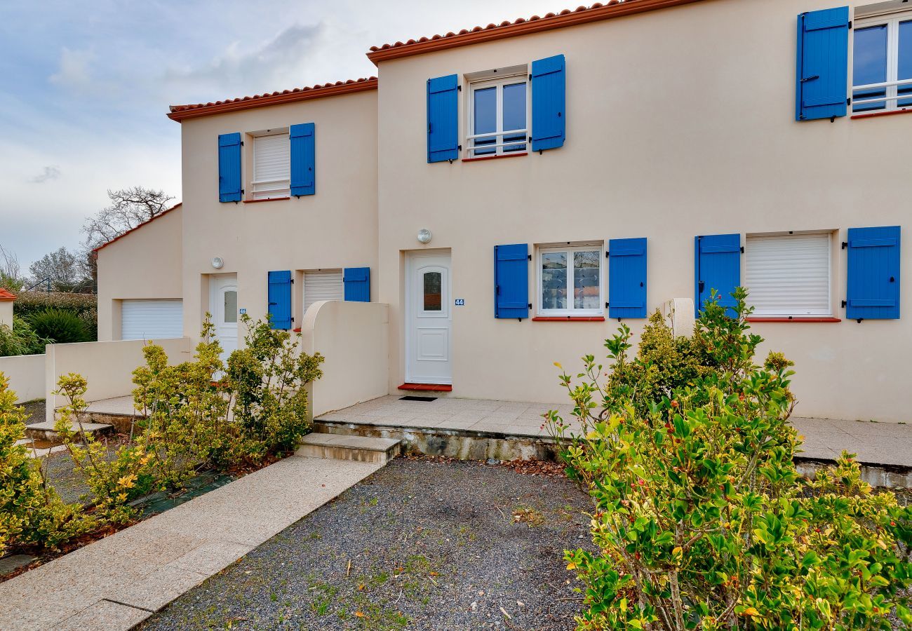 House in Les Sables-d´Olonne - Modern 2-bedroom house with shared pool