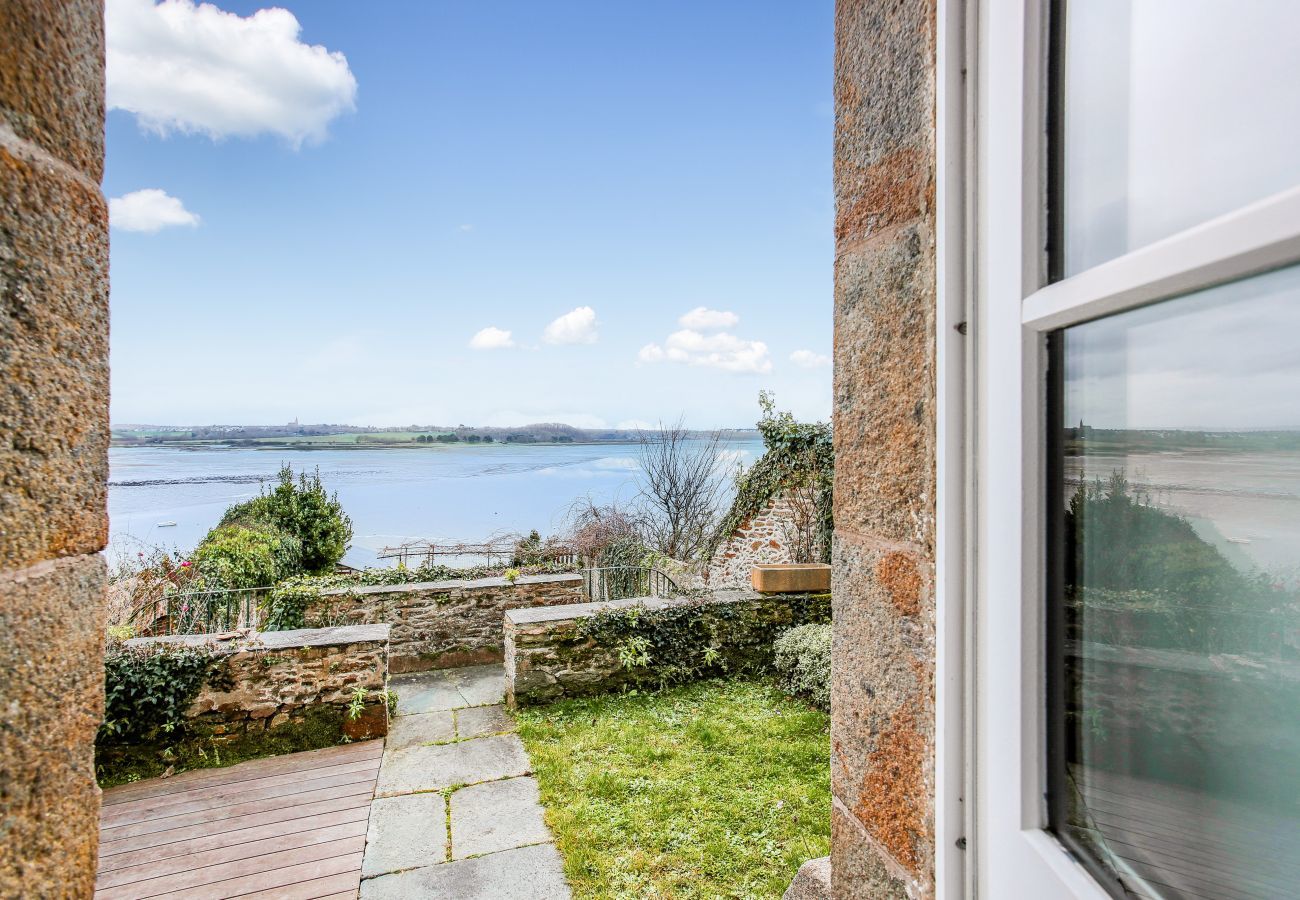 House in La Ville-ès-Nonais - Exceptional view - Private waterfront access