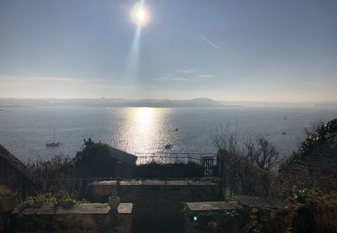 House in La Ville-ès-Nonais - Exceptional view - Private waterfront access