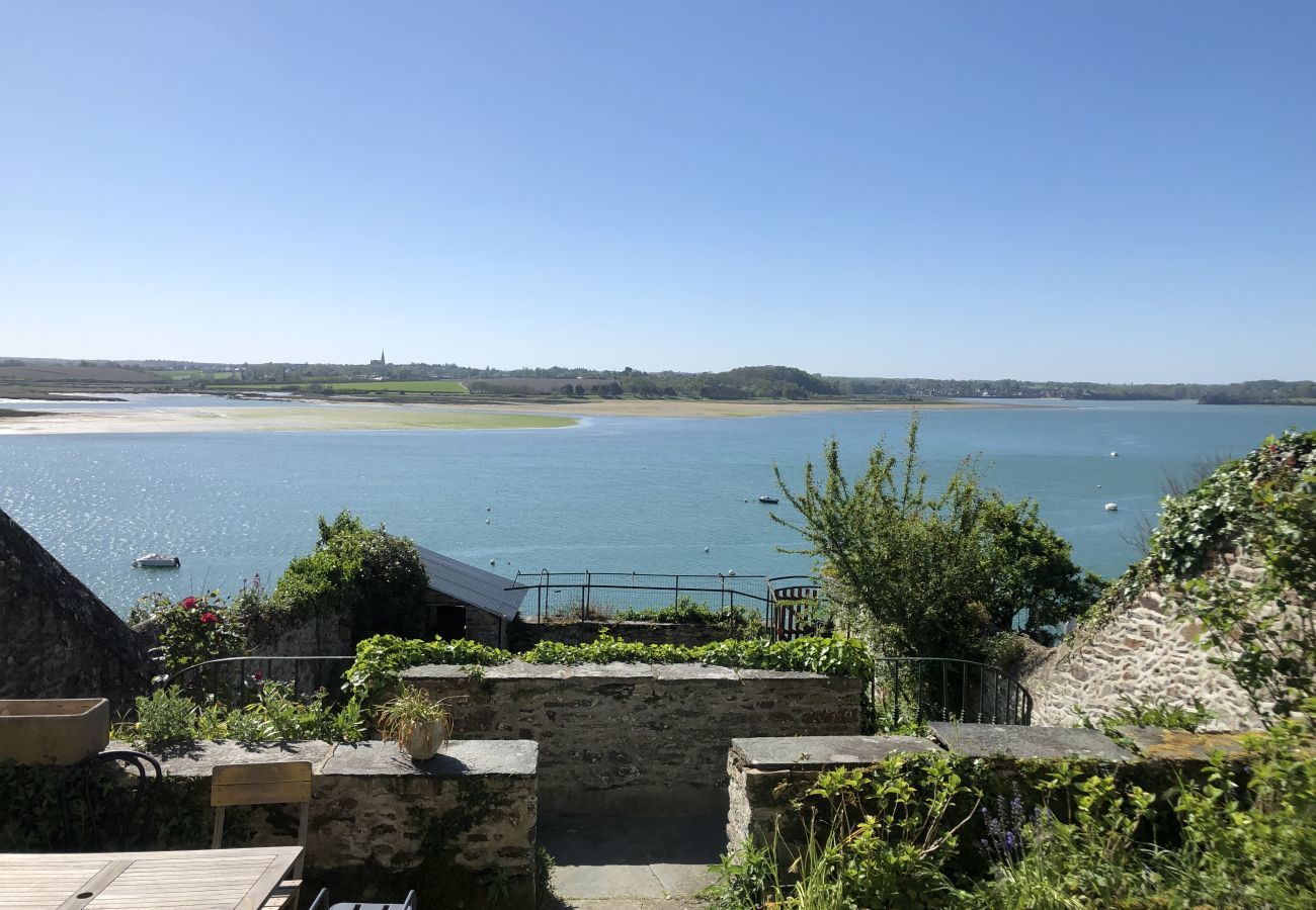 House in La Ville-ès-Nonais - Exceptional view - Private waterfront access