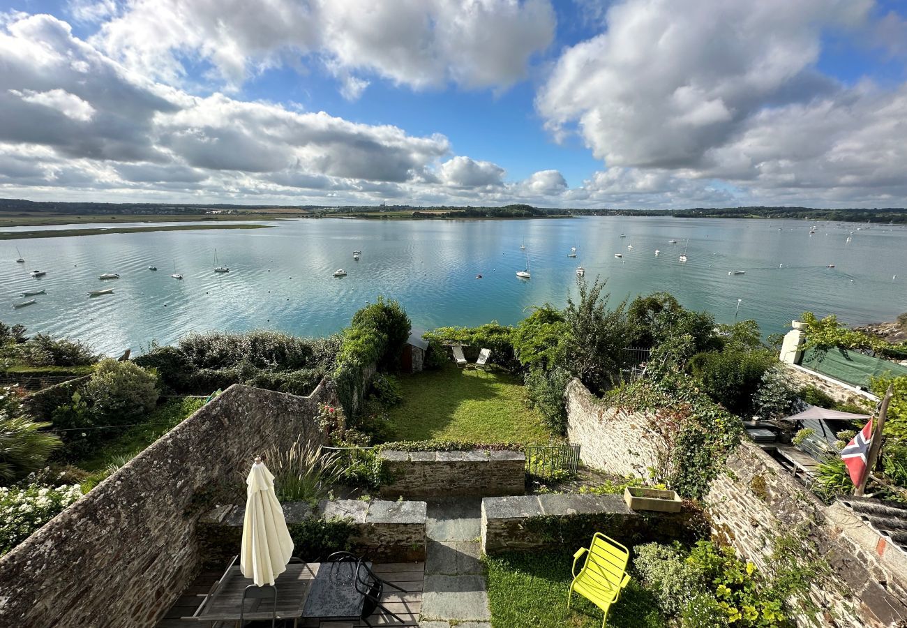 House in La Ville-ès-Nonais - Exceptional view - Private waterfront access