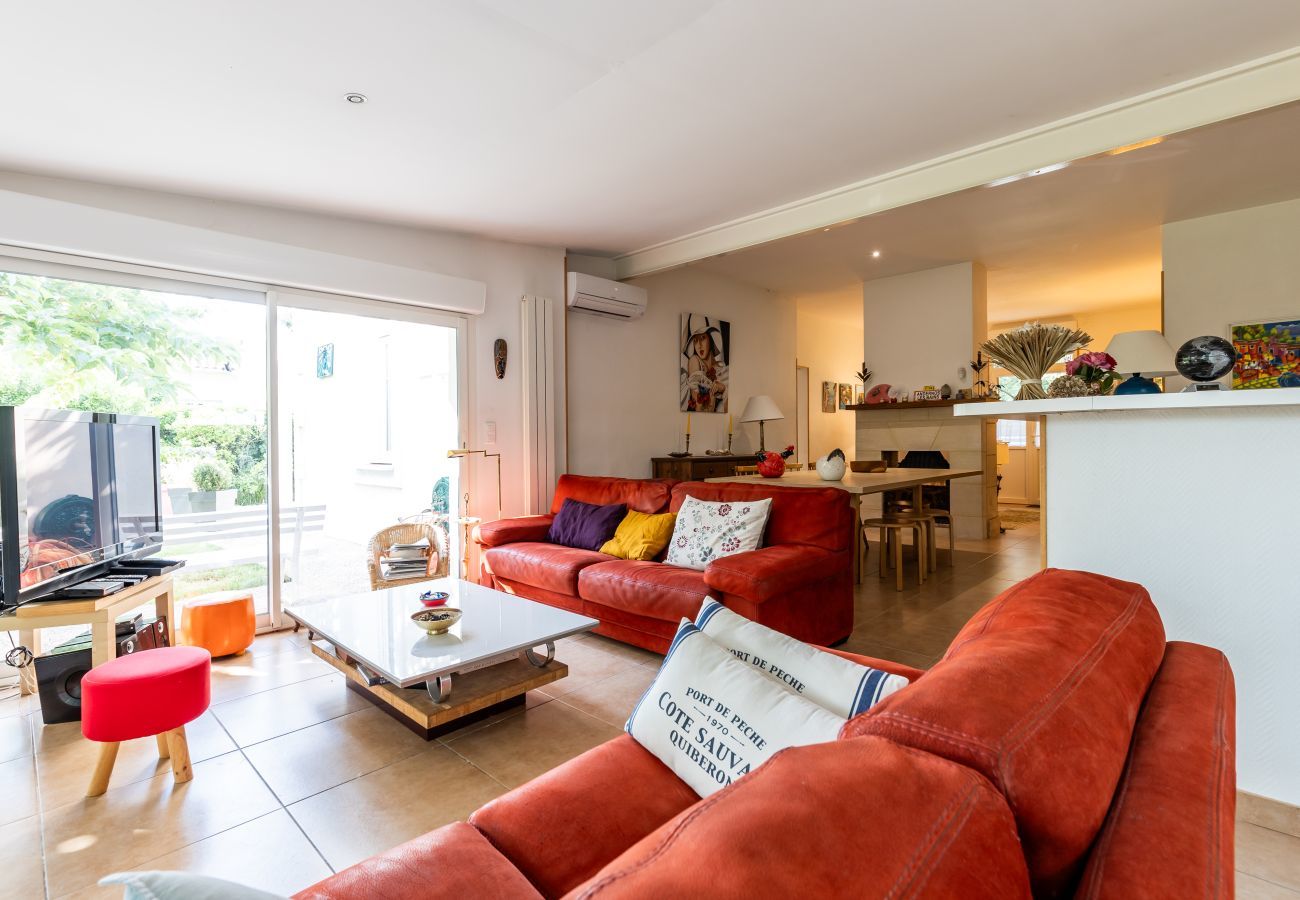 Villa in Andernos-les-Bains - 200m from the beach- House with great garden 