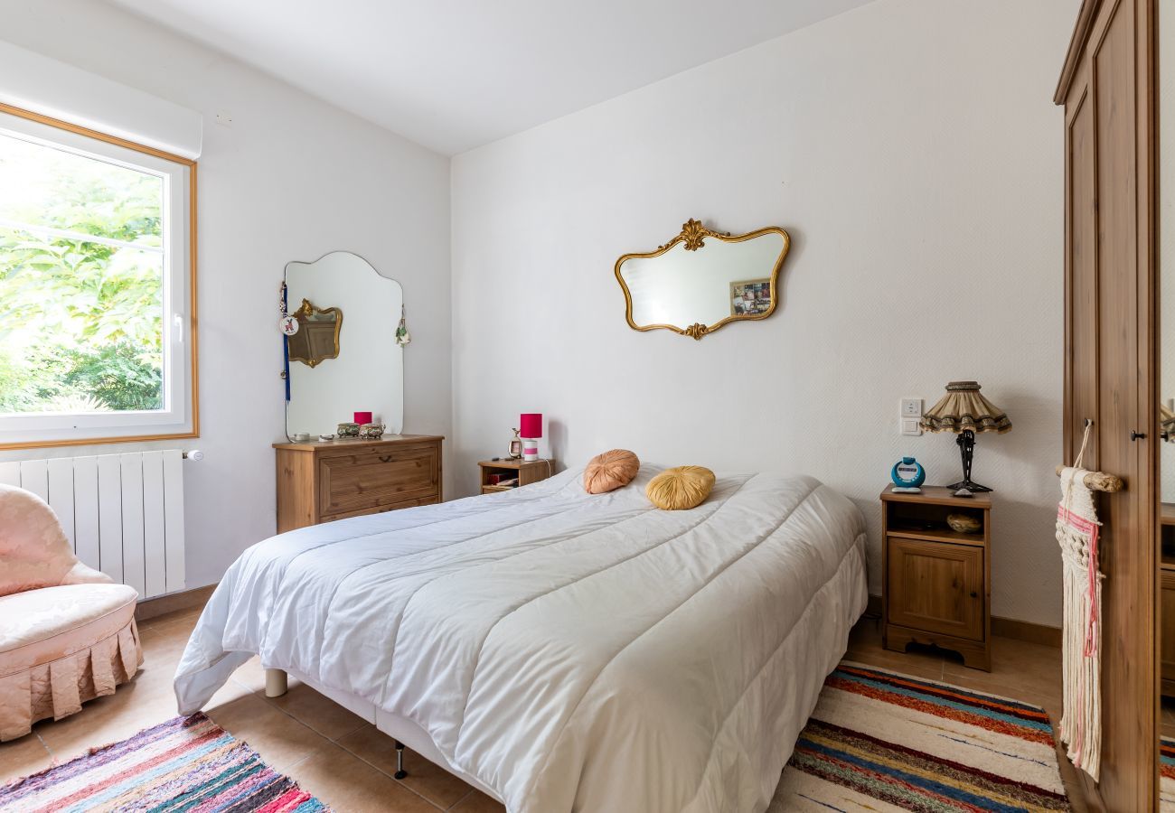 Villa in Andernos-les-Bains - 200m from the beach- House with great garden 