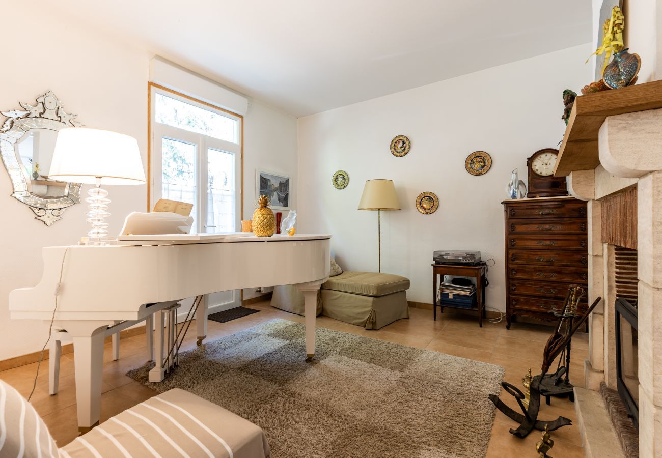 Villa in Andernos-les-Bains - 200m from the beach- House with great garden 