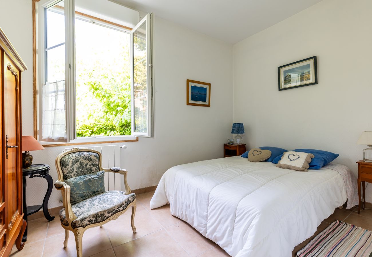 Villa in Andernos-les-Bains - 200m from the beach- House with great garden 