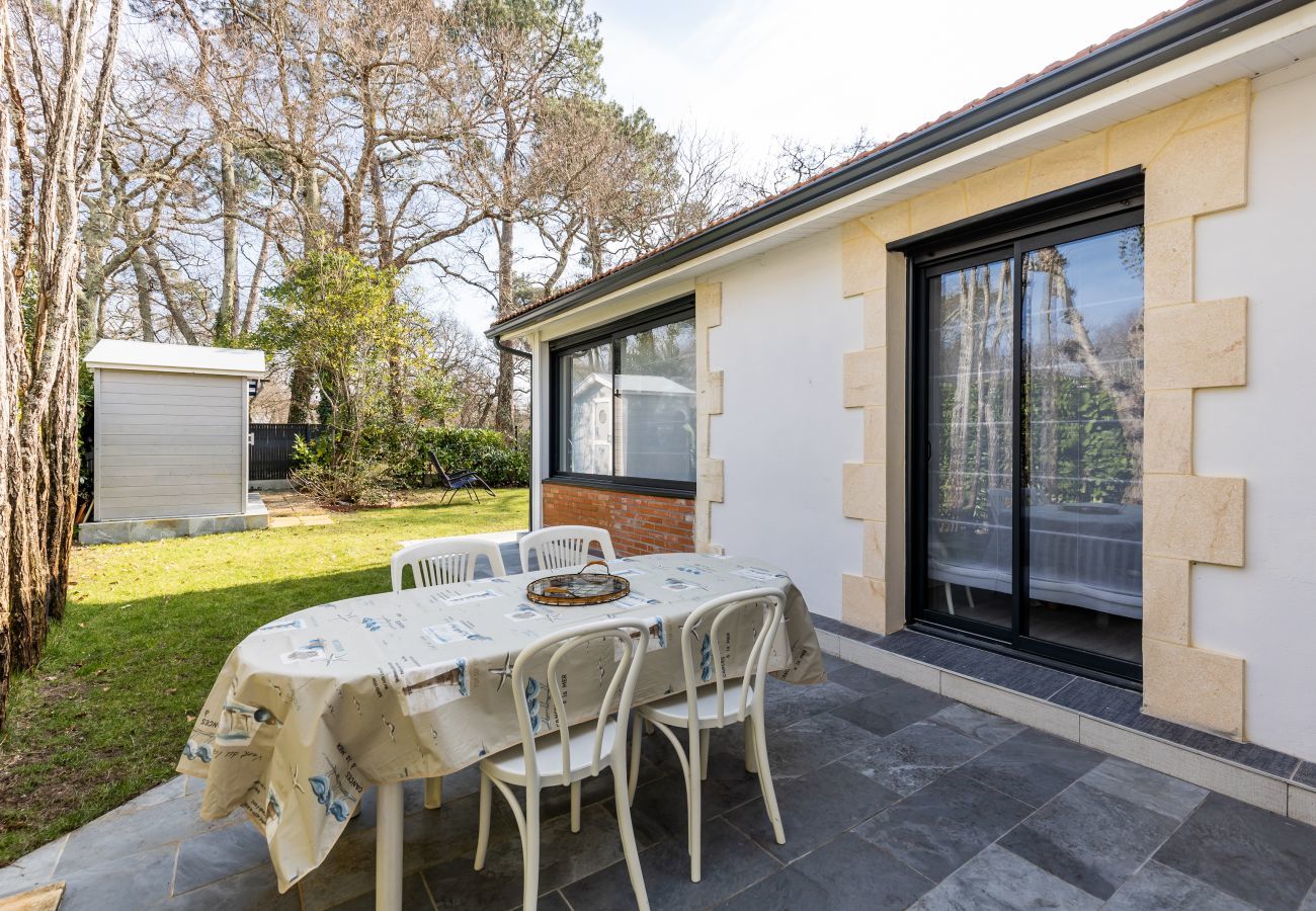 Villa in Andernos-les-Bains - Garden and comfort 600m from the Jetée beach