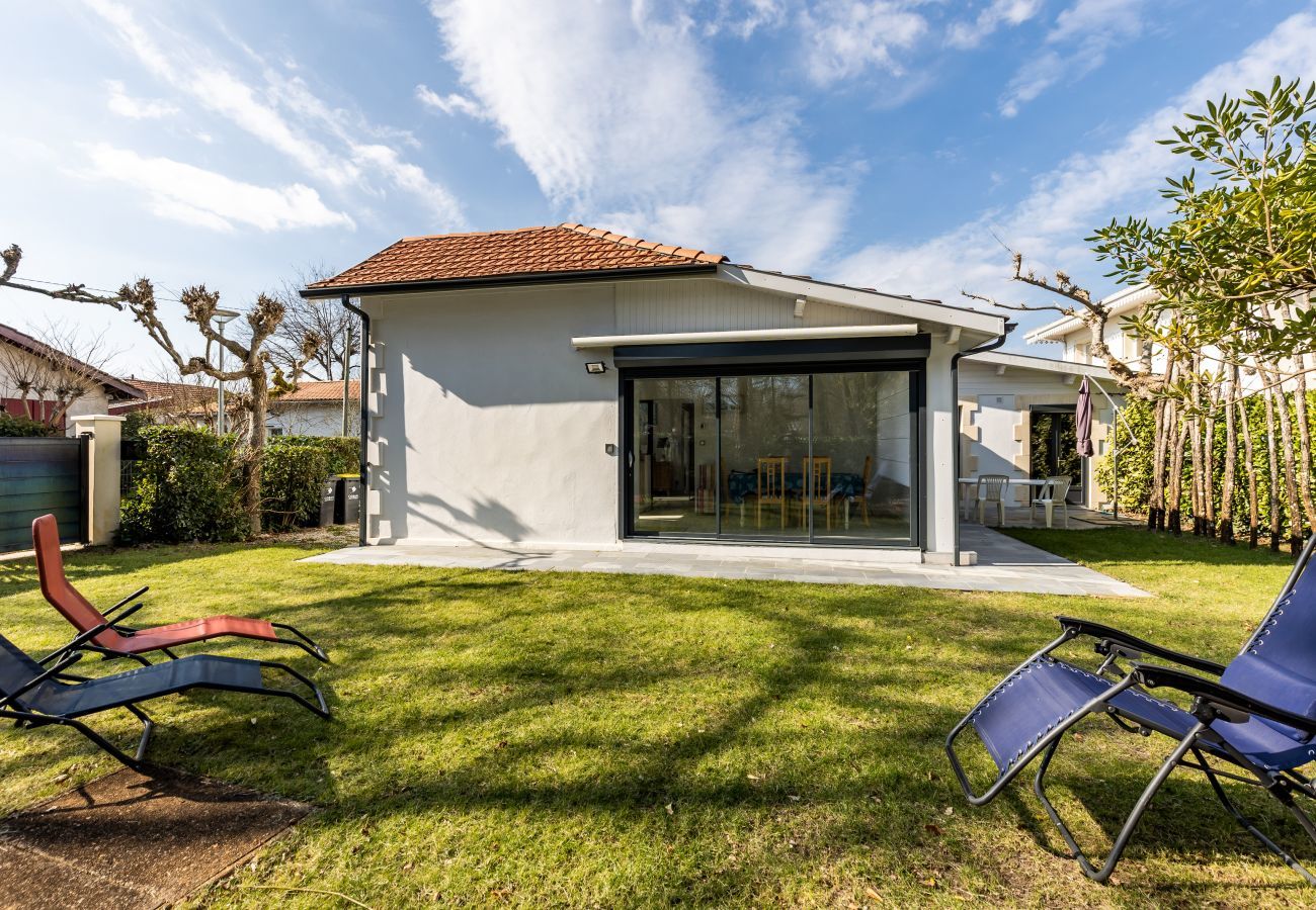 Villa in Andernos-les-Bains - Garden and comfort 600m from the Jetée beach