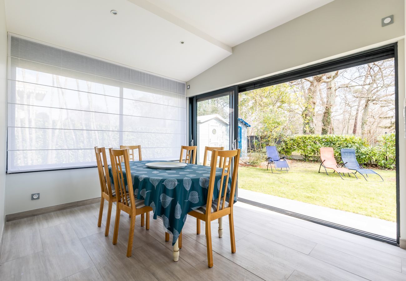 Villa in Andernos-les-Bains - Garden and comfort 600m from the Jetée beach