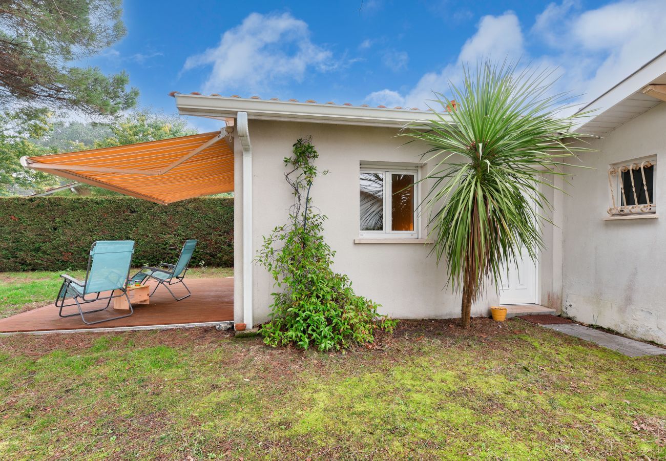 House in Arès - 700m Beach-Sweet stay in the little pine house