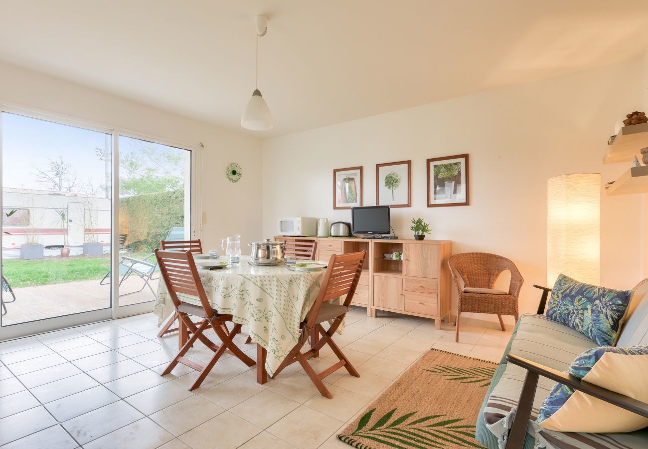House in Arès - 700m Beach-Sweet stay in the little pine house