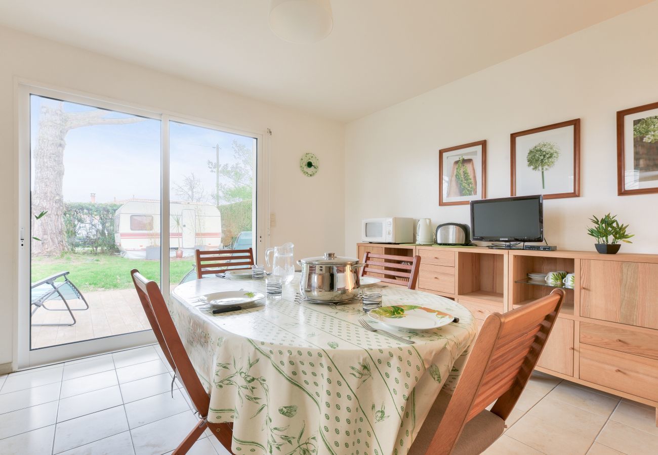 House in Arès - 700m Beach-Sweet stay in the little pine house