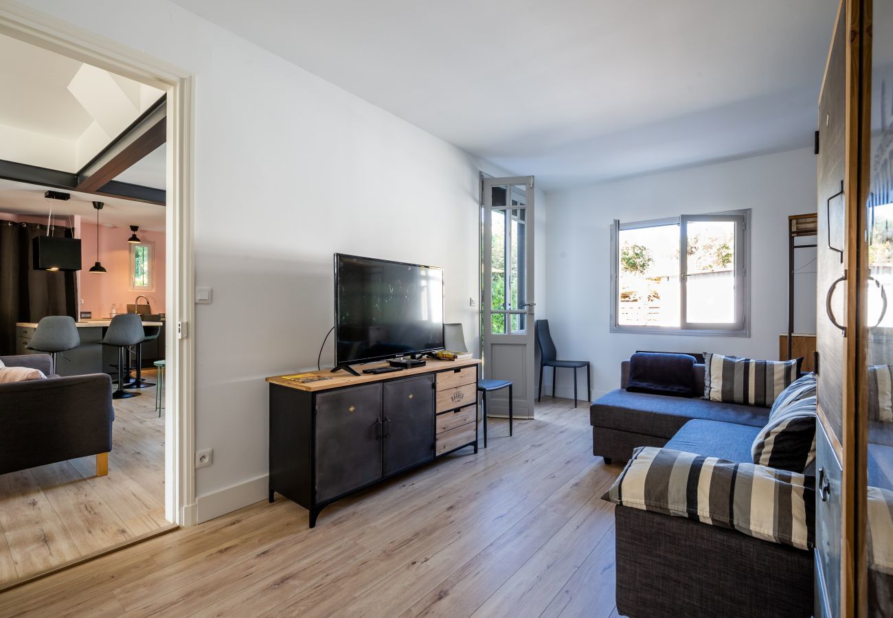 House in Andernos-les-Bains - 150m from the beach, house with garden for 9