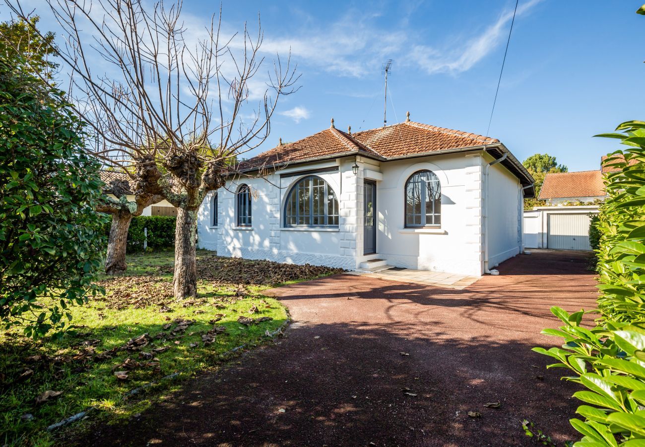 House in Andernos-les-Bains - 150m from the beach, house with garden for 9