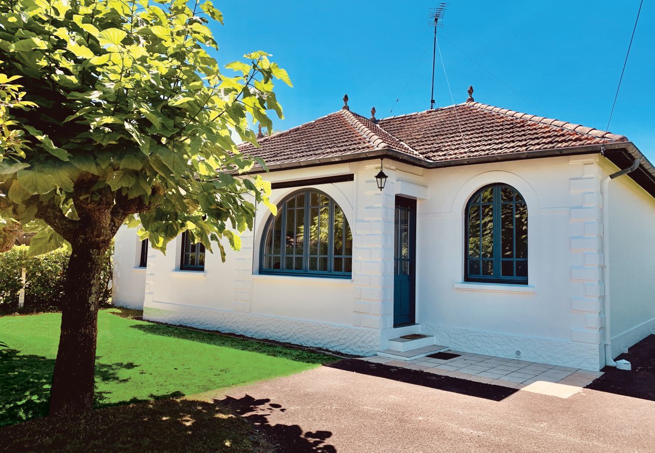 House in Andernos-les-Bains - 150m from the beach, house with garden for 9
