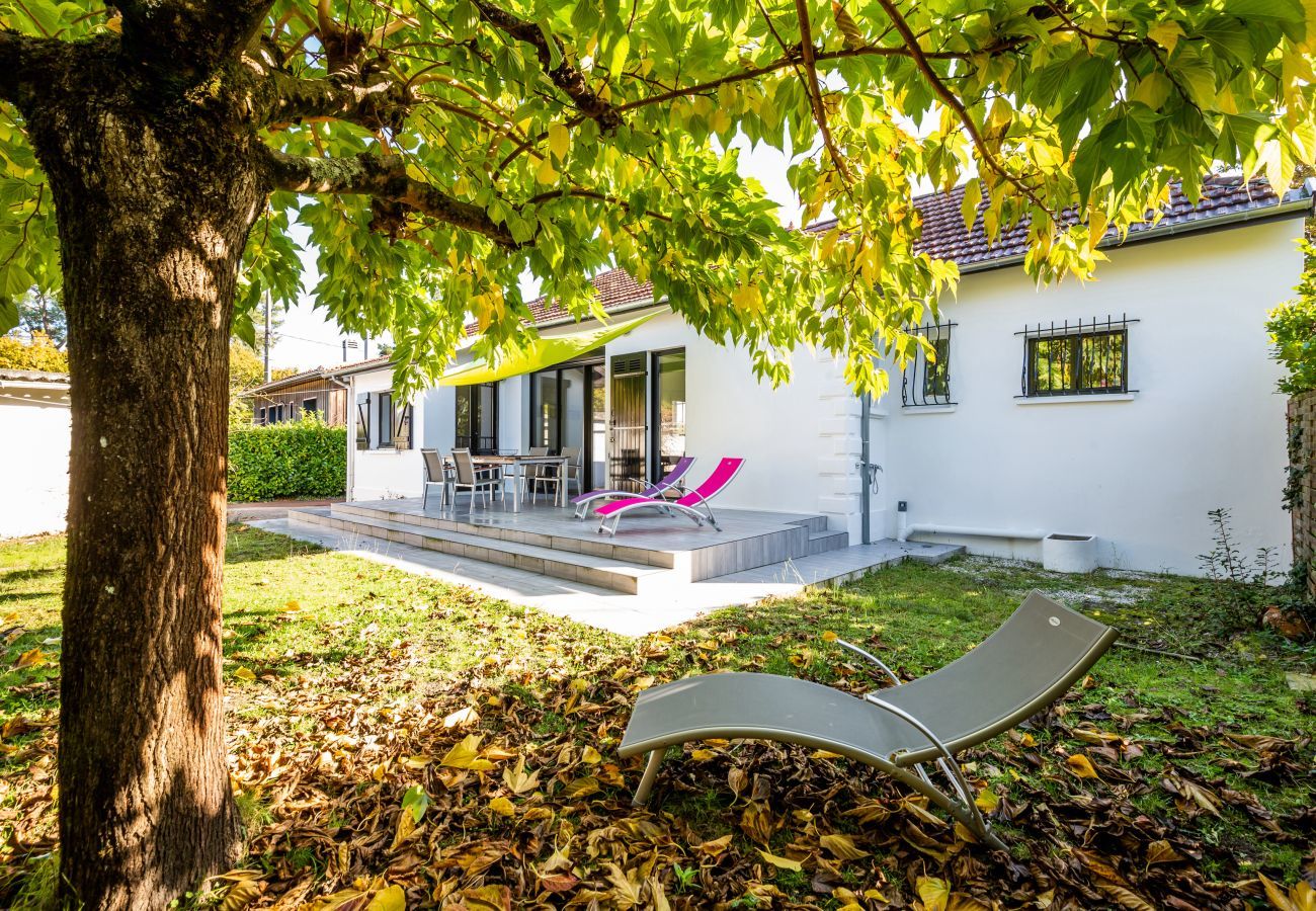 House in Andernos-les-Bains - 150m from the beach, house with garden for 9