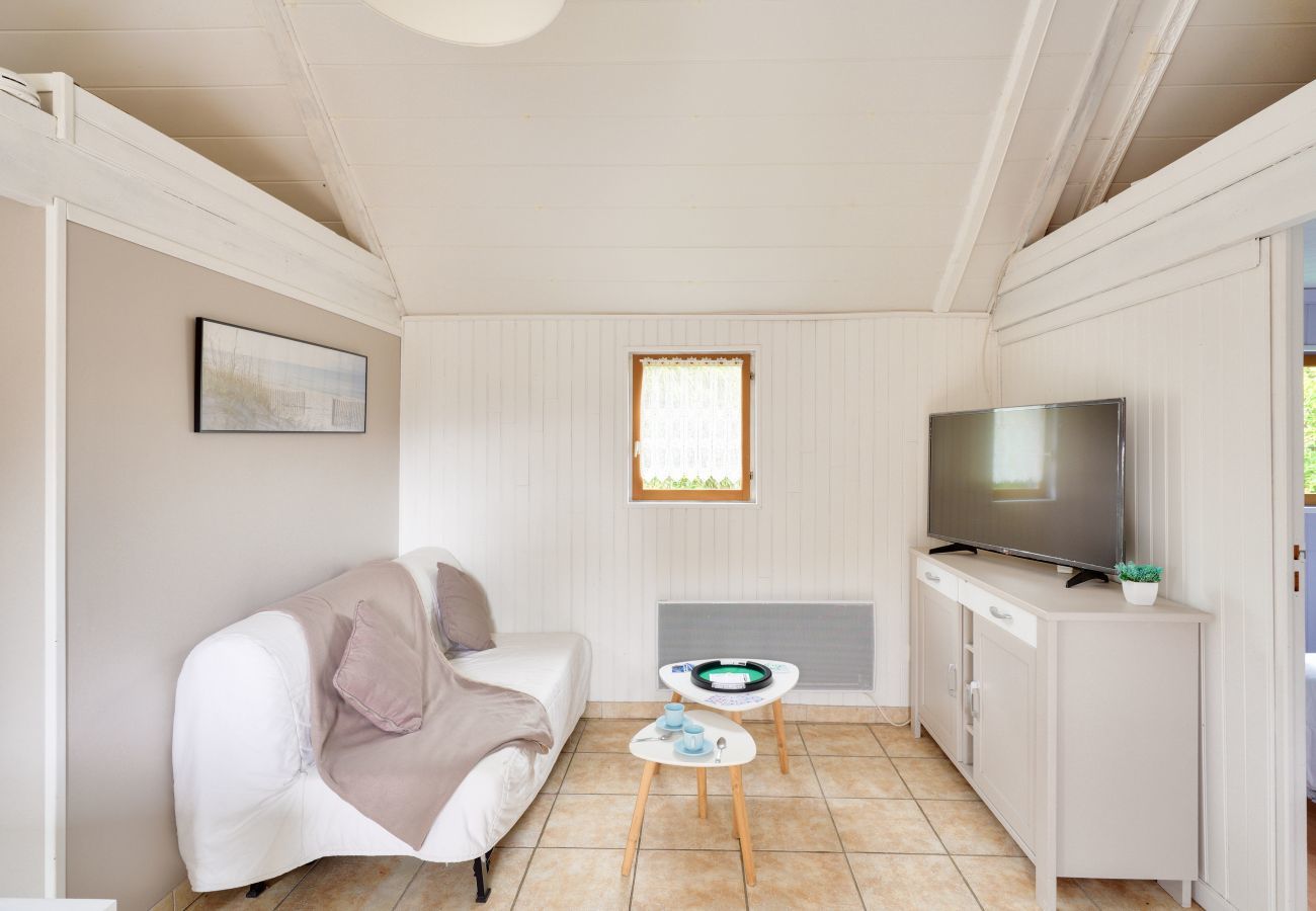 Chalet in Loctudy - 800m from the beach, quiet chalet for 4