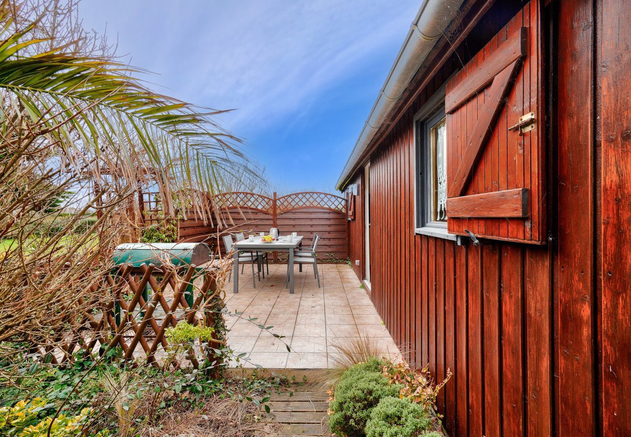 Chalet in Loctudy - 800m from the beach, quiet chalet for 4