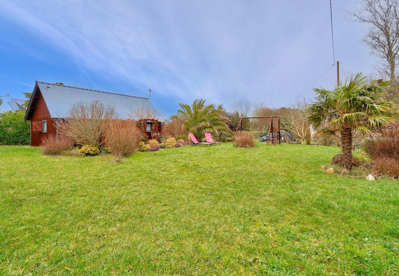 Chalet in Loctudy - 800m from the beach, quiet chalet for 4