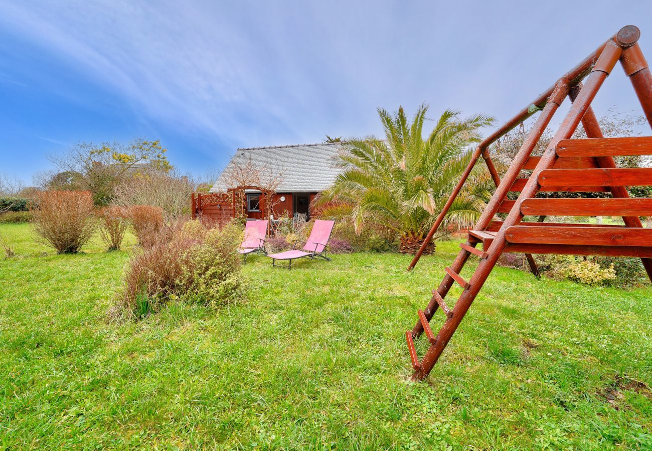 Chalet in Loctudy - 800m from the beach, quiet chalet for 4