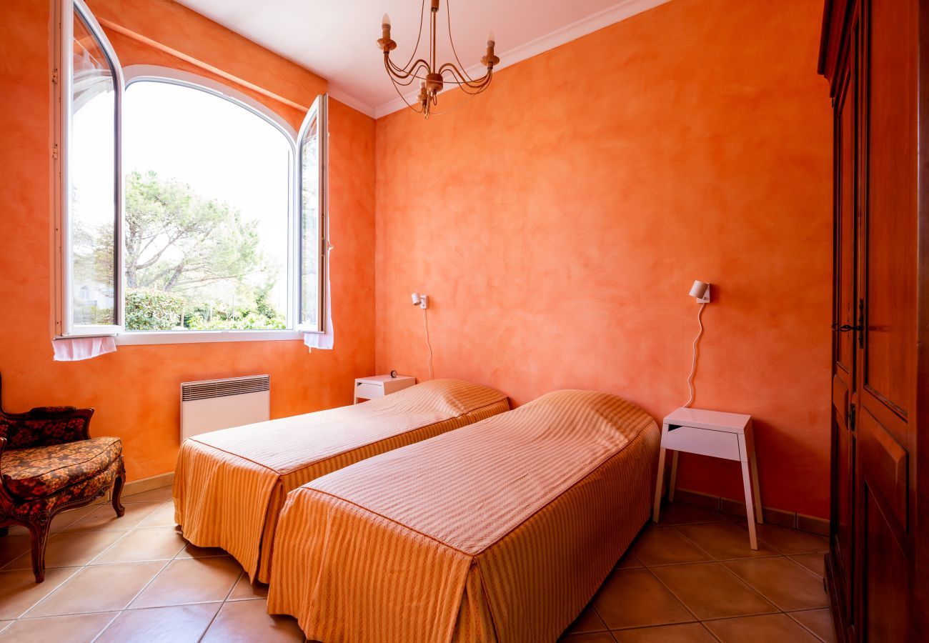 House in Andernos-les-Bains - 250 m from the beach - House with garden for 4