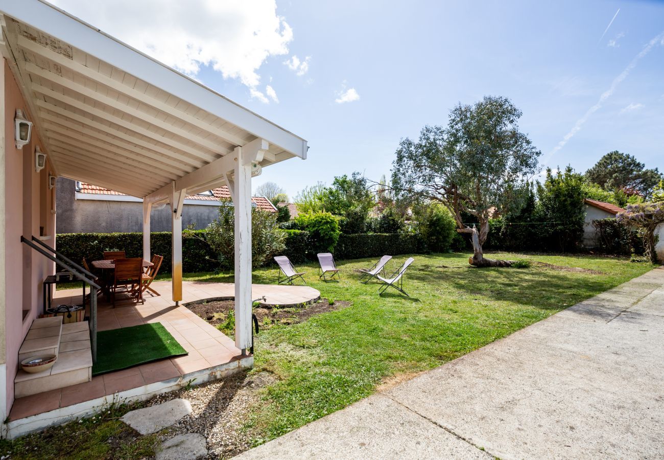 House in Andernos-les-Bains - 250 m from the beach - House with garden for 4