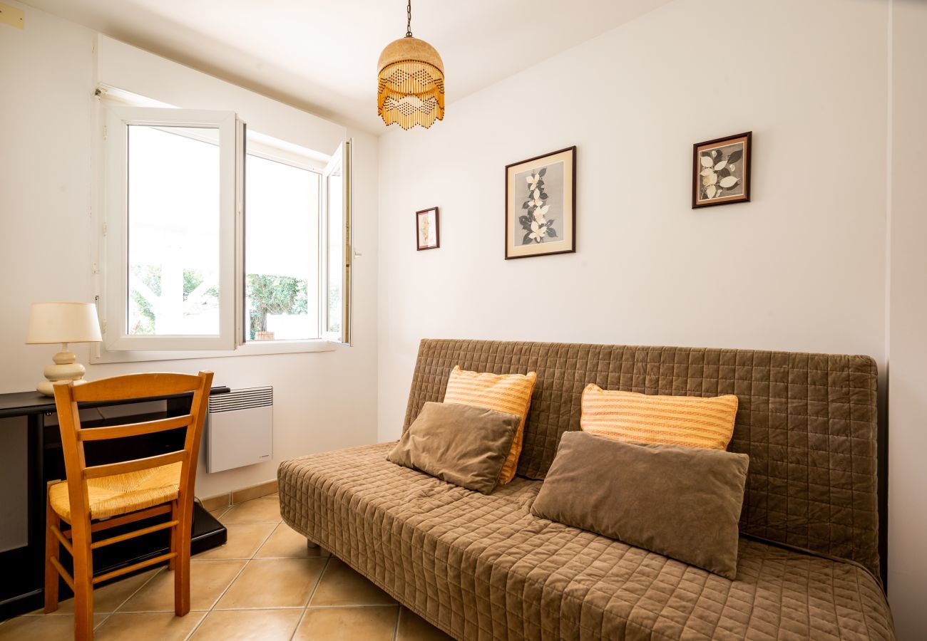 House in Andernos-les-Bains - 250 m from the beach - House with garden for 4
