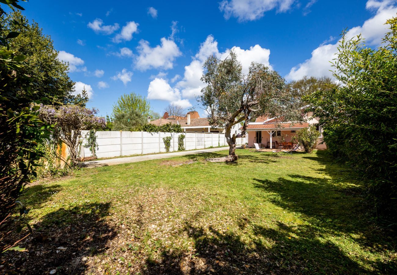 House in Andernos-les-Bains - 250 m from the beach - House with garden for 4