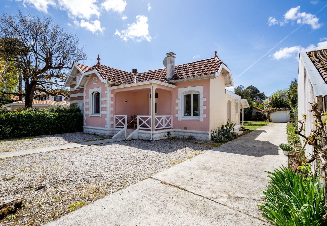 House in Andernos-les-Bains - 250 m from the beach - House with garden for 4
