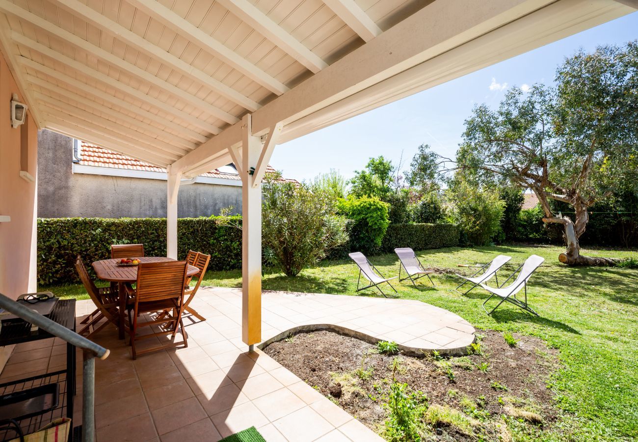 House in Andernos-les-Bains - 250 m from the beach - House with garden for 4