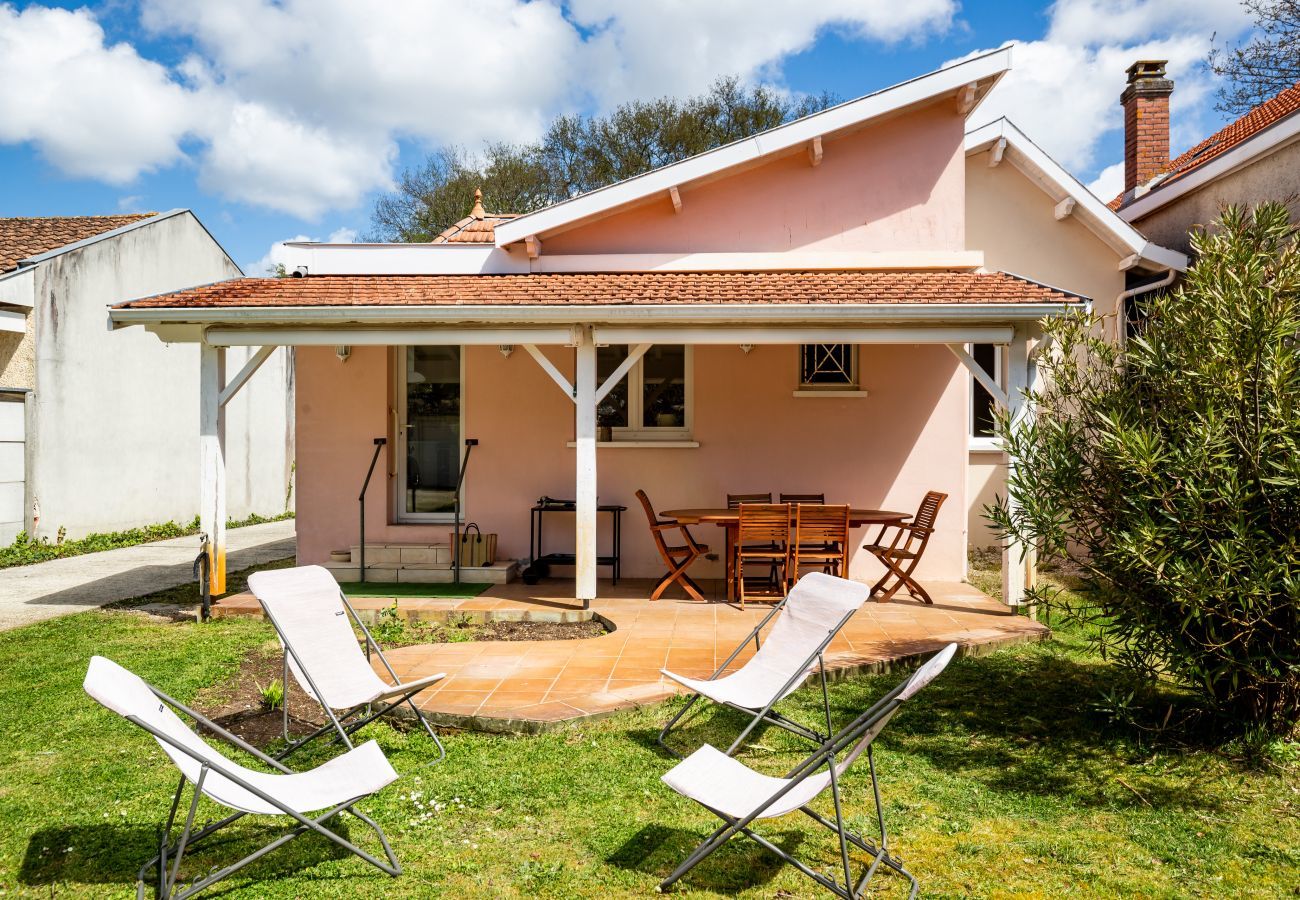 House in Andernos-les-Bains - 250 m from the beach - House with garden for 4