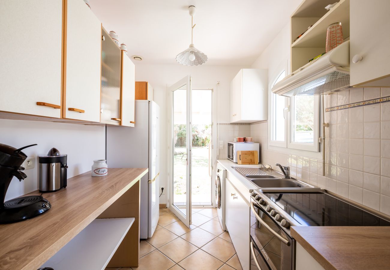House in Andernos-les-Bains - 250 m from the beach - House with garden for 4