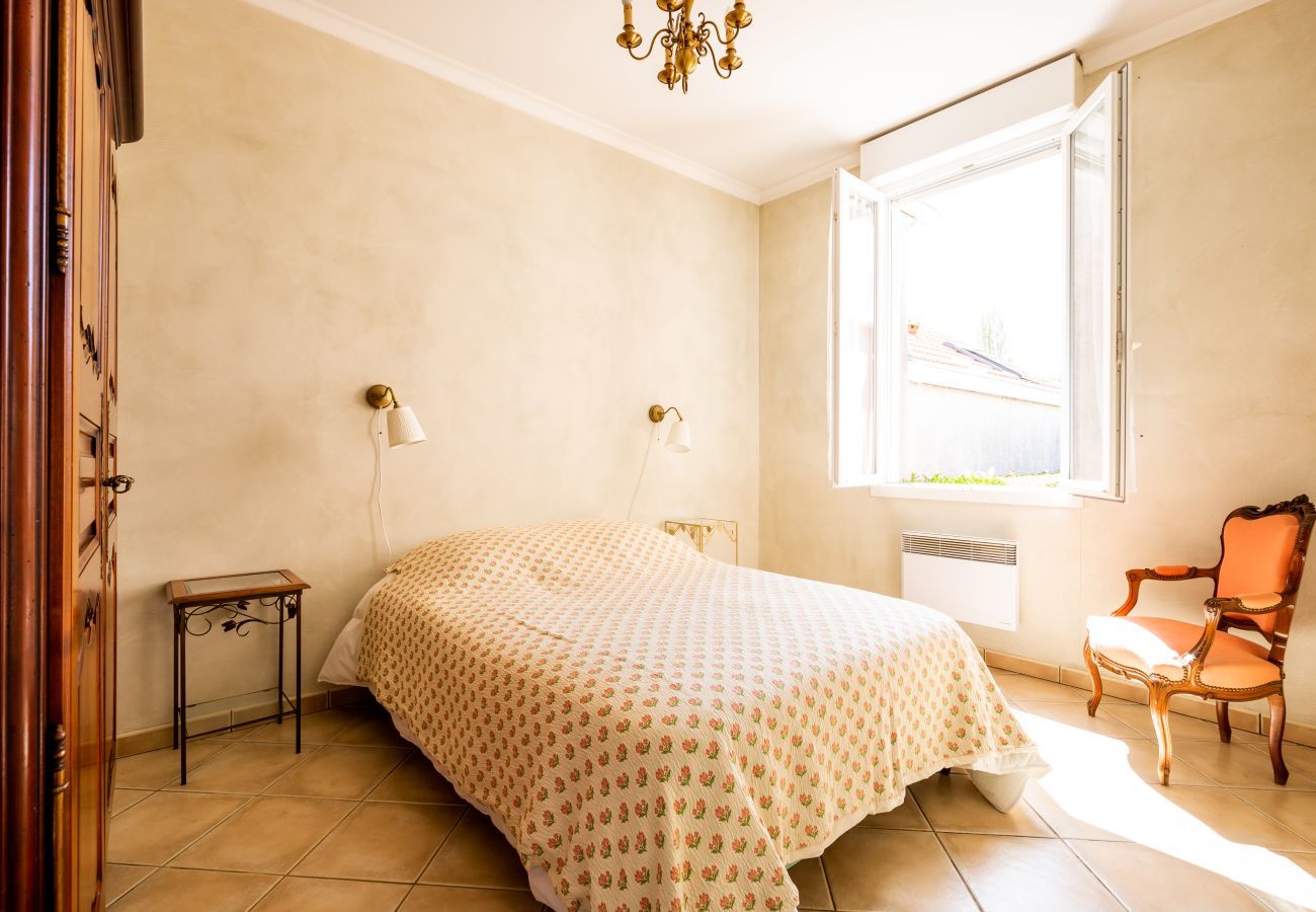 House in Andernos-les-Bains - 250 m from the beach - House with garden for 4