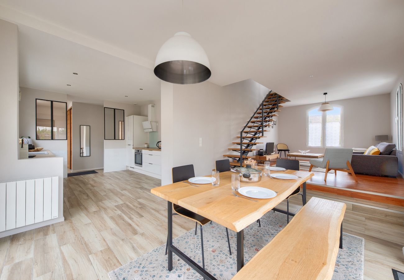 House in Lanton - 300m from the beach, house for 7 with a pool