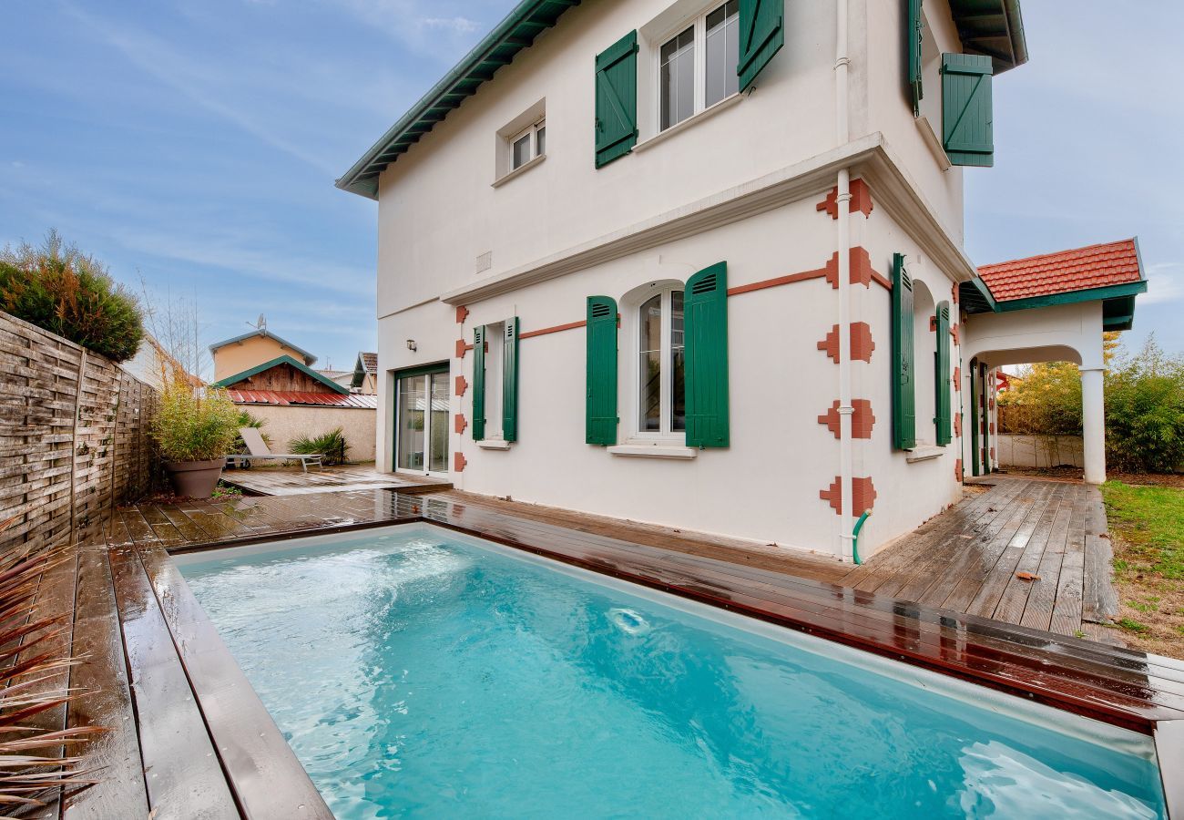 House in Lanton - 300m from the beach, house for 7 with a pool