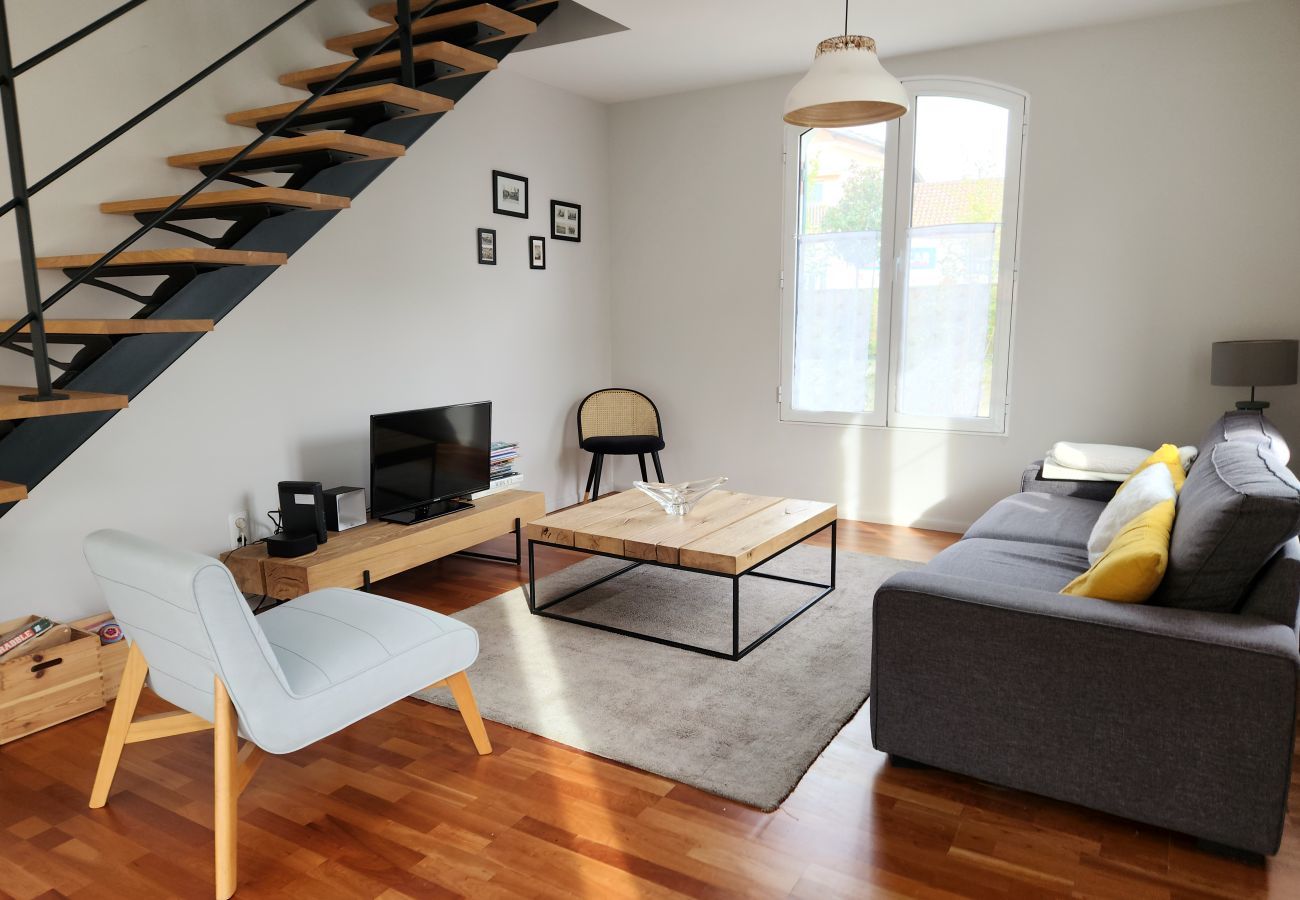 House in Lanton - 300m from the beach, house for 7 with a pool