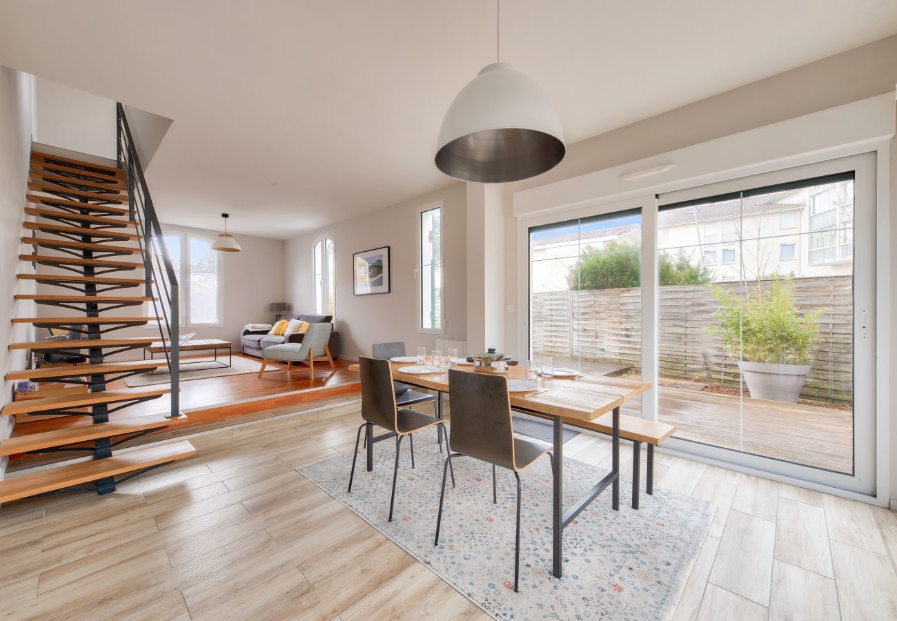 House in Lanton - 300m from the beach, house for 7 with a pool