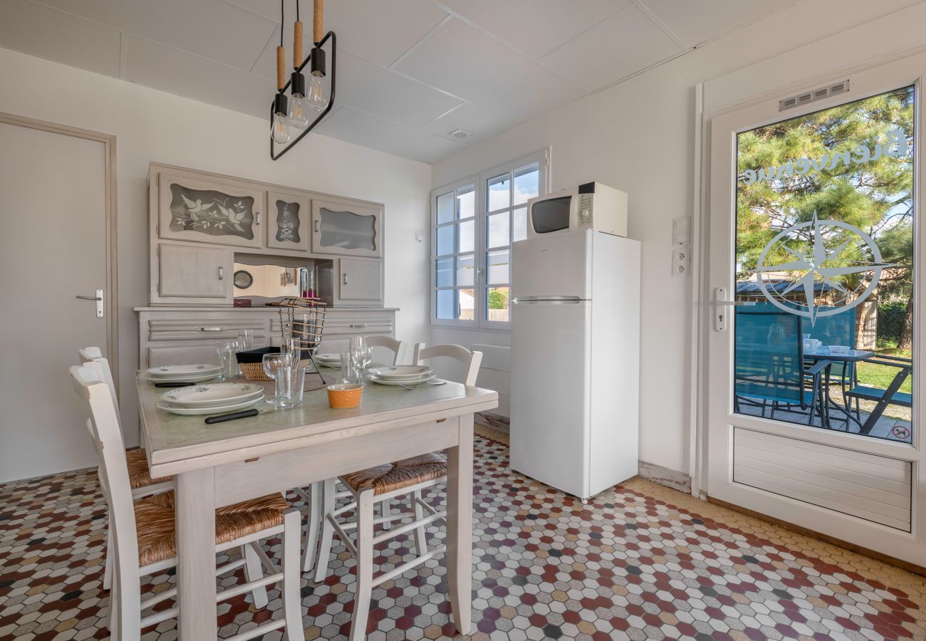 Apartment in Préfailles - Flat for 4 with large garden