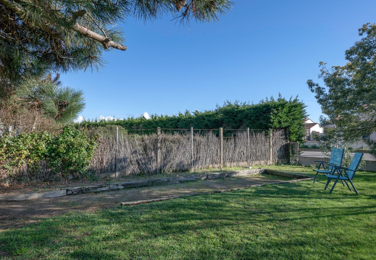 Apartment in Préfailles - Flat for 4 with large garden