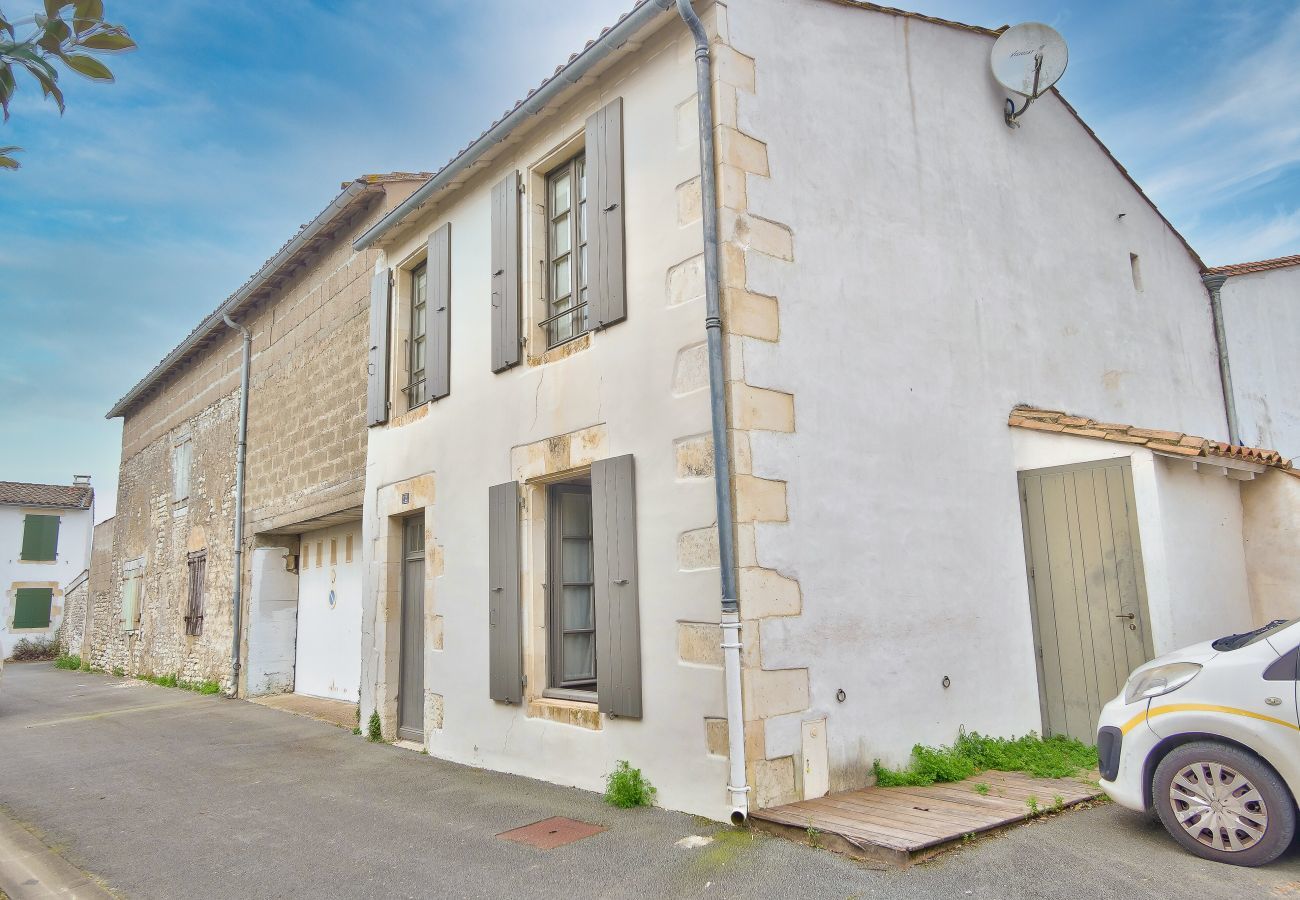House in La Flotte - Charming house for 2 - 500m from the beach