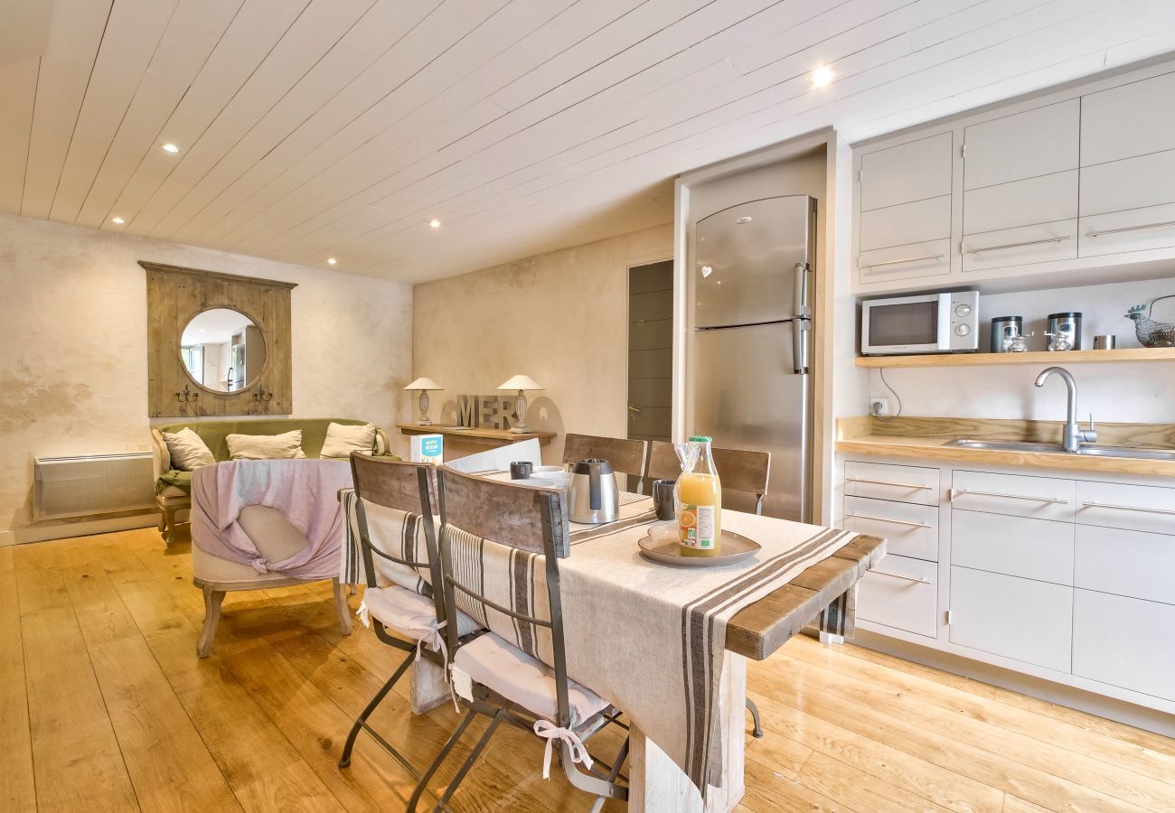 House in La Flotte - Charming house for 2 - 500m from the beach