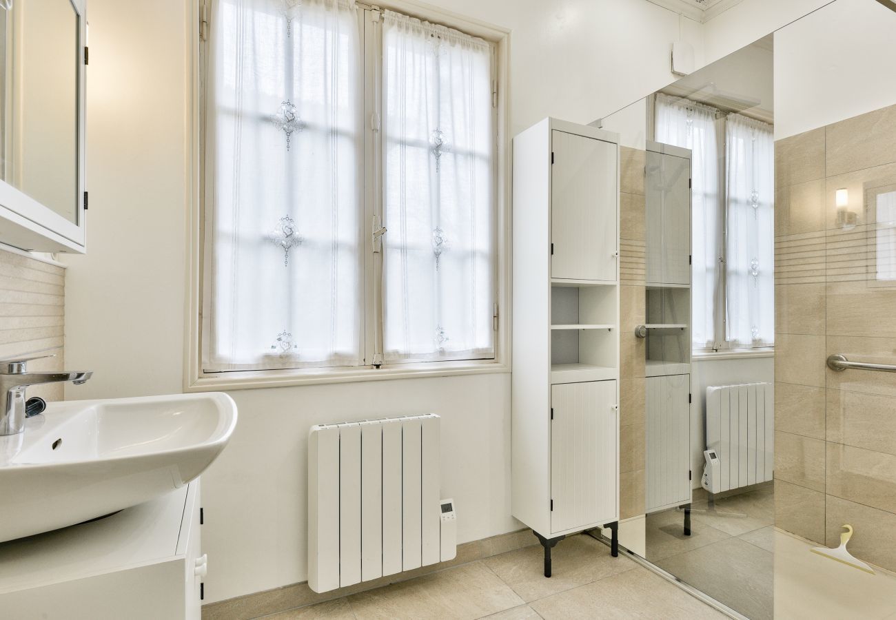 House in Andernos-les-Bains - House for 10 - garden - 600 m from the beach 