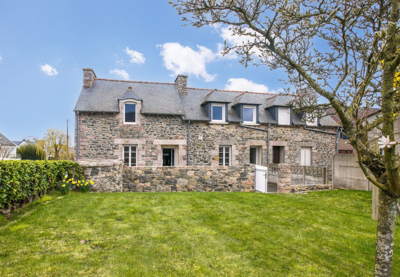 House in La Bouillie - Large garden - House for 5 - Côtes-d'Armor
