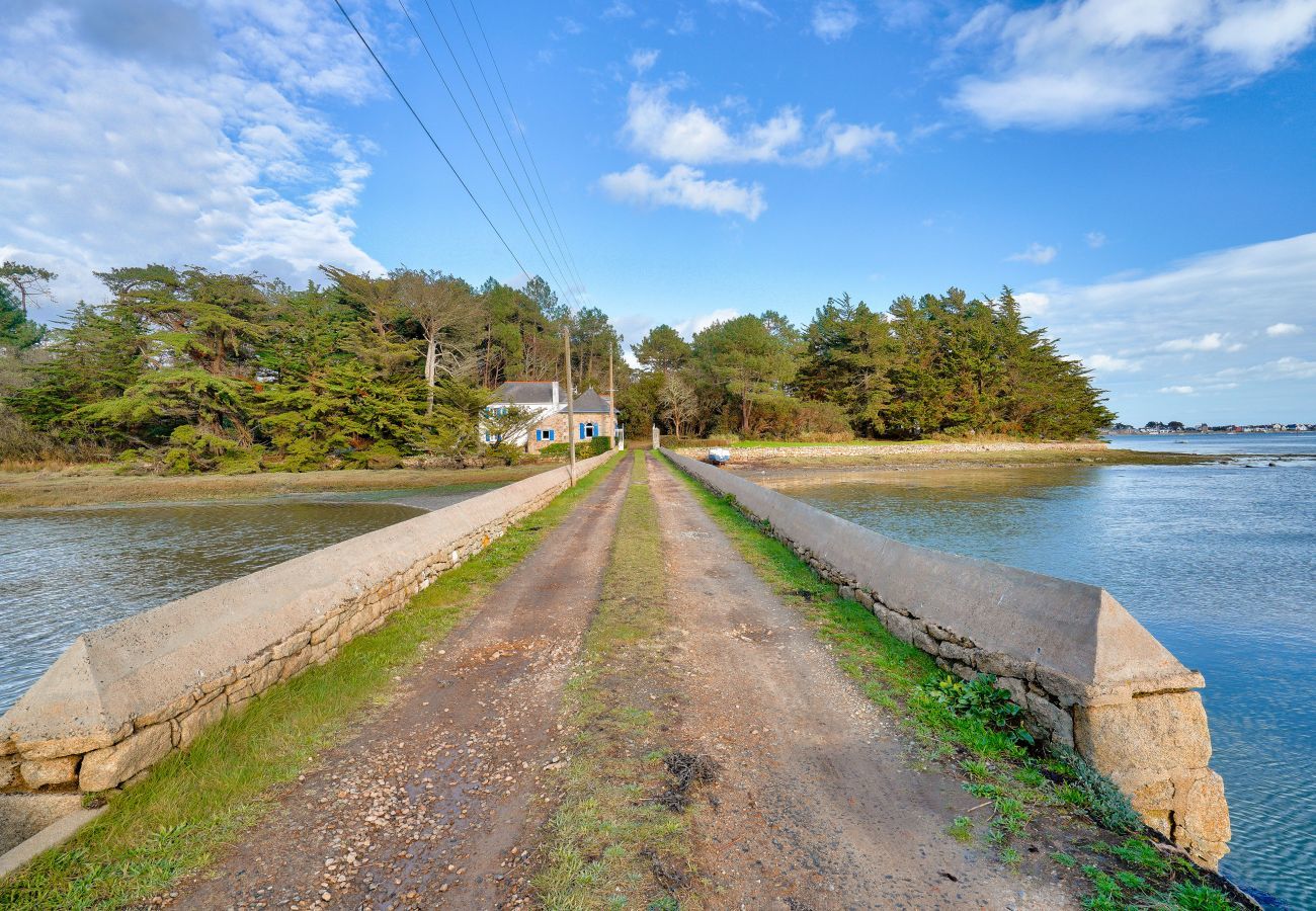 House in Loctudy - An exceptional address for 4 on Queffen Island