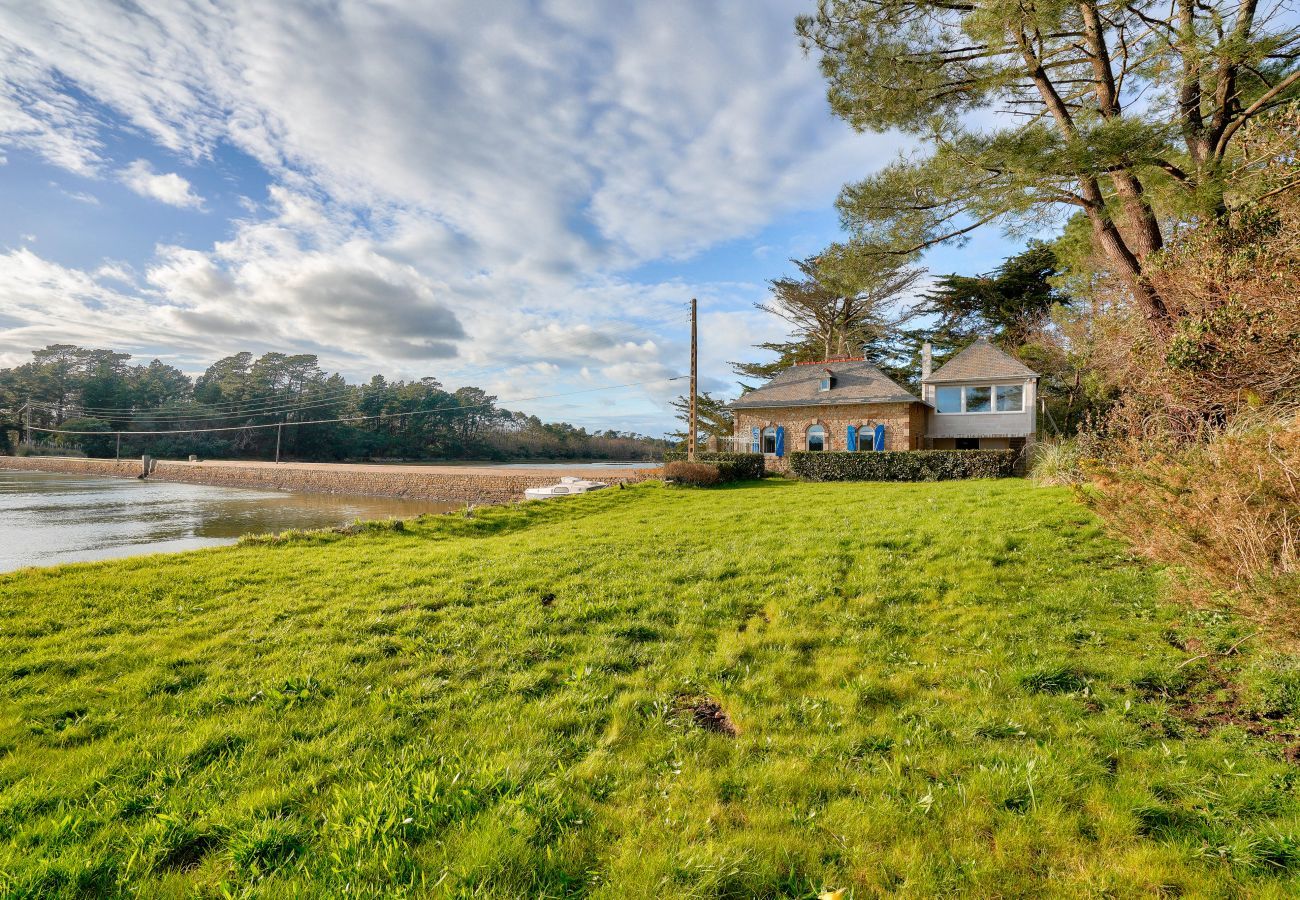 House in Loctudy - An exceptional address for 4 on Queffen Island